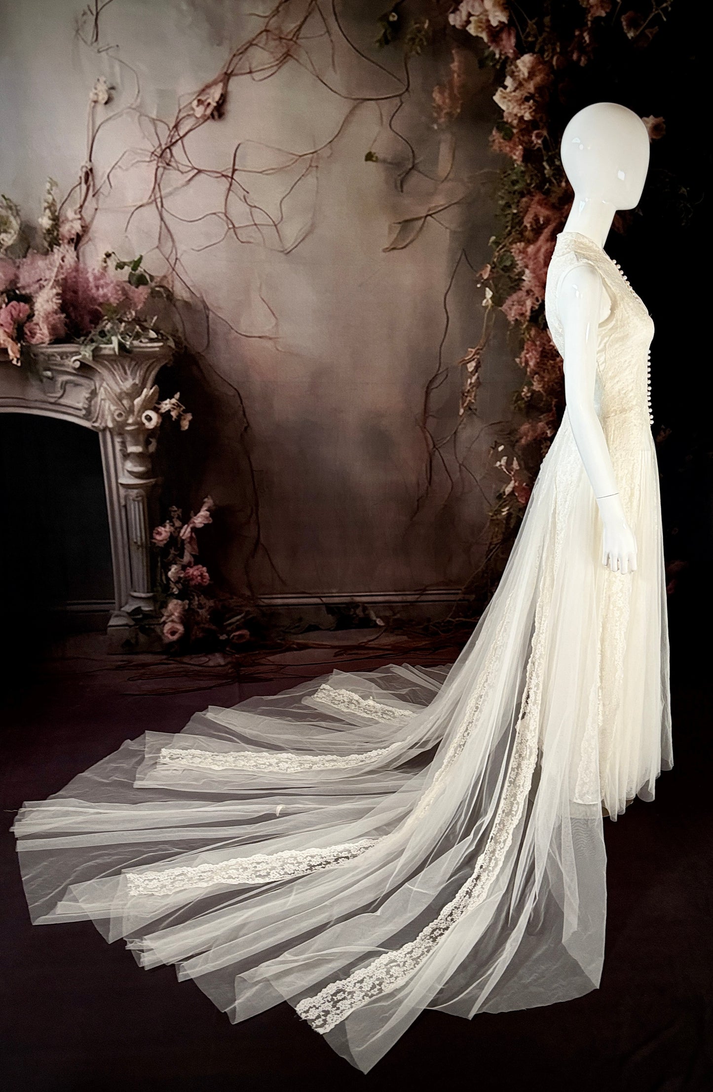 1930s Chantilly Silk Lace & Tulle Wedding Dress W/Pearl Buttons & Cathedral Train