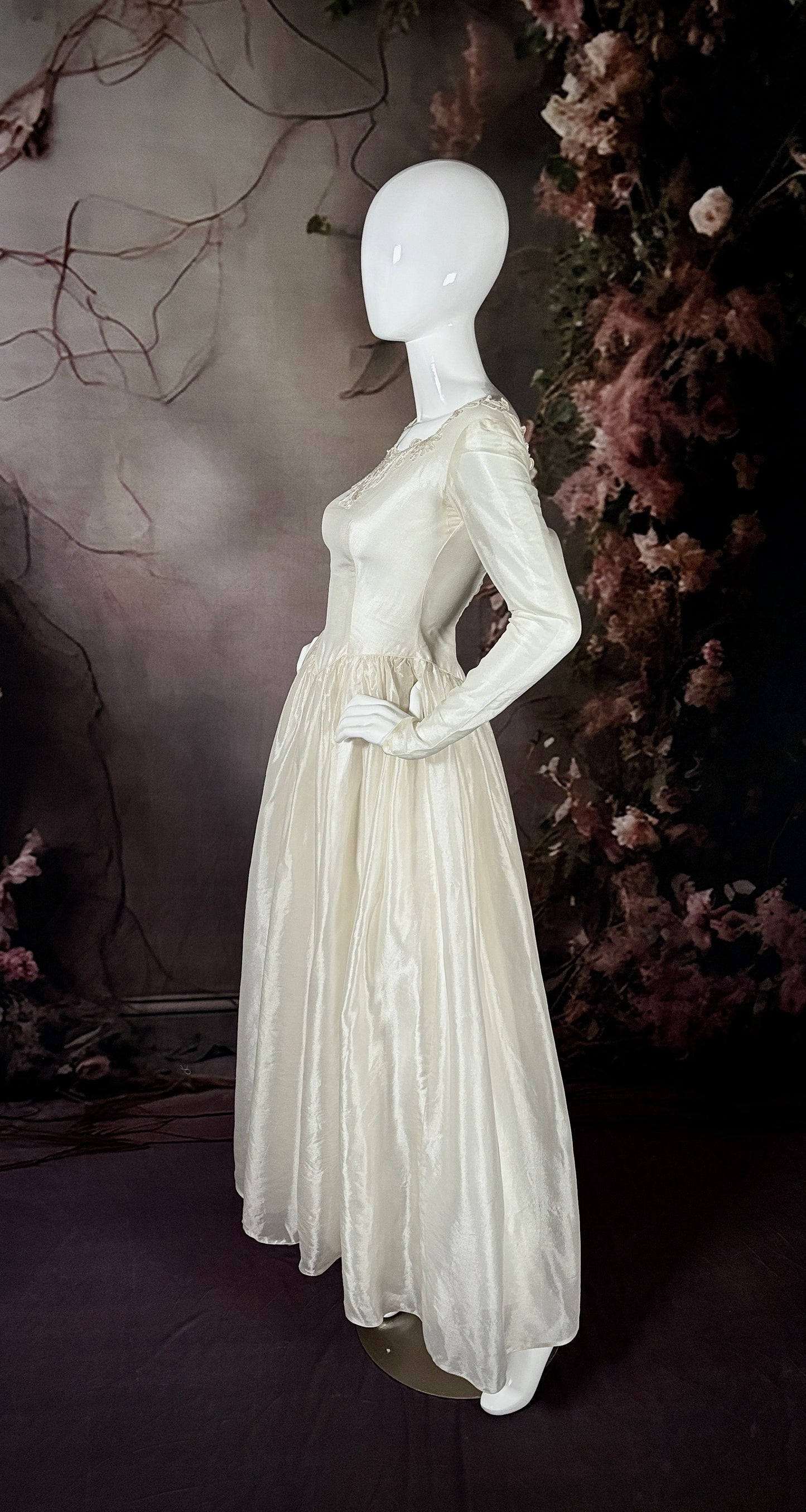 1960s Silk Shimmer Organza Wedding Dress W/Fitted Sleeves